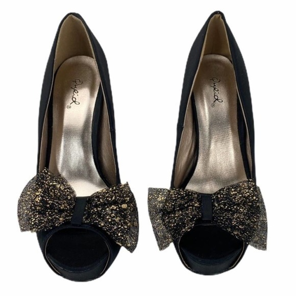 QUPID Black & Gold Bow Stiletto Peep Toe Heels - Picture 3 of 12